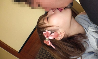 546ERHAV-039 身高 145 厘米，还在长身体，清纯美丽的女孩。她是一个还在成长的美丽女孩。