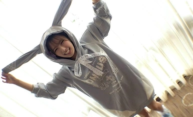 546ERHAV-039 身高 145 厘米，还在长身体，清纯美丽的女孩。她是一个还在成长的美丽女孩。