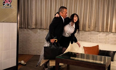 PFES-083 Hujan lebat semasa dalam perjalanan perniagaan saya tiba-tiba mabuk di hadapan bos saya, yang saya benci... Kami tiba-tiba berkongsi bilik Walaupun selepas malam itu berakhir, kami melakukan hubungan seks antara satu sama lain , berlumuran air li