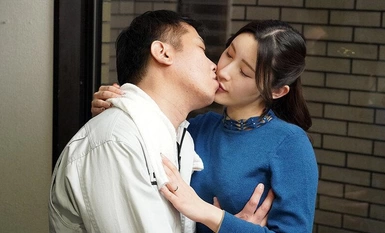 [马赛克破坏]NKKD-292大鸡巴彻底沦陷的NTR非常漂亮的贞洁妻子被汗流浃背的承包商的大鸡巴弄得尴尬的阴部水管工作