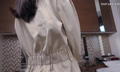 FC2-PPV-4340132 1500 分，截止 4/2 [已婚女人，大胸] 密会 36 岁、苗条、G 罩杯的明星妻子。第一次外遇，充满罪恶感，不道德的性。