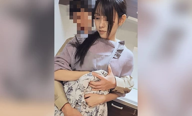 FC2-PPV-4355615 【個人】※3月中限定1980pt※お嬢様で育った可憐な美人妻の借金回収で、宅配業者を偽って自宅に侵入。旦那の帰りを無視してキッチンで美脚やデカクリ美マンを執拗に弄り、膣中に濃厚精液を大放出。