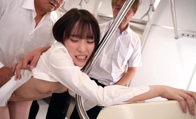 T-38003 女学生白石桃（Momo Shiraishi）在上学途中被一群淫荡女学生彻底腐蚀。