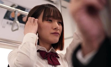 T-38003 女学生白石桃（Momo Shiraishi）在上学途中被一群淫荡女学生彻底腐蚀。