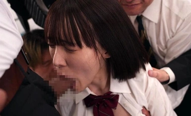 T-38003 女学生白石桃（Momo Shiraishi）在上学途中被一群淫荡女学生彻底腐蚀。