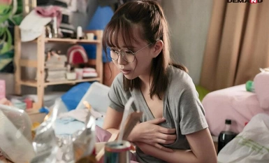 SDMF-042 7年間汚部屋で引きこもり生活をしている中卒妹は初体験を寝ているボクで済ませ、その後もボクを逆夜●い（避妊具ナシ）して性欲処理しているのを知っている。 樟葉杏