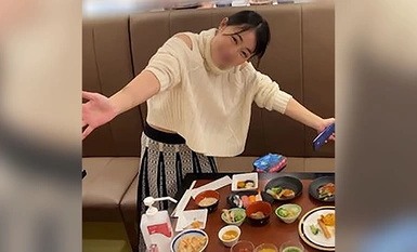 FC2-PPV-4353757 *价格将按数量增加* [面对面] [NTR, Nakadashi] 当我接受一位已婚妇女的邀请时，她可能正在接受丈夫的 DV，一个女人令人敬畏的部分被陌生人的肉棒引爆了。