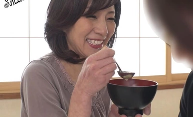 [Mosaic Destruction]TOEN-28 การร่วมประเวณีระหว่างพี่น้องต้องห้าม: เคอิโกะ อิโซยามะ แม่เลี้ยงวัย 50 ปีผู้อดใจไม่ไหวและวางมือบนลูกชายของเธอ