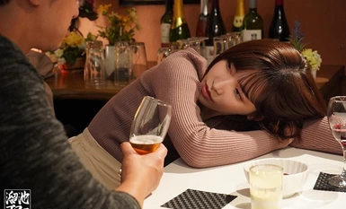 [Mozek musnah] MEYD-642 Saya memutuskan untuk menjaga seorang wanita yang sudah berkahwin pada pekerjaan sambilan saya yang minum terlalu banyak pada pesta akhir tahun di rumah saya. Saya tidak dapat menahan kuasa pemusnah wanita yang sudah berkahwin yang