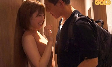 [马赛克破坏] MGOLD-020 街头音乐人女孩很可爱，奶子也大，我就把她抱起来，跟着她回家，她就直接开始了她的 AV 首秀！琉璃