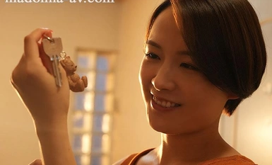 JUQ-618 Memperkenalkan Ai Mukai, yang kelihatan baik dengan rambut pendek. Seorang wanita yang sudah berkahwin yang menerima kunci pendua tinggal bersendirian di dalam bilik di mana seorang pelajar lelaki berkrim sehingga dia tamat pengajian.