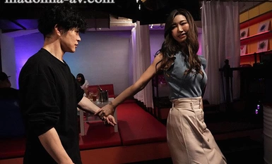 JUQ-616 无法享受日常生活的已婚妇女继续淘气和被精子射精......今晚，我在 "快乐酒吧 "献出了我的童贞。