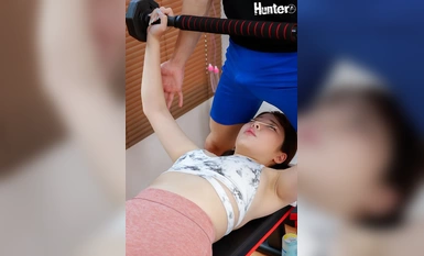 HUNTC-089 트렌디한 퍼스널 트레이너가 되면 밀실에서 미녀와 단 둘이서만! 게다가 맨투맨으로 밀착 성희롱을 마음껏 할 수 있다! 더욱 노골적으로 발기된 성기!