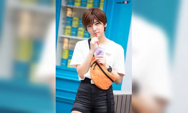 [马赛克破坏]KMHRS-001长相清冷、天真少女的19岁少女，想更爱性爱的AV处女作《伊藤小岩》。