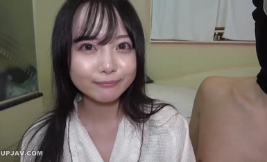 FC2-PPV-4345074 3 天！七折优惠 [面孔] 黑色头发，整洁干净。她是一个美丽的女孩，有着一张漂亮的白色偶像脸蛋。她是一个拥有黑色头发和漂亮的白色偶像脸庞的美丽女孩。很久没有性生活的美女陷入疯狂的爱河。