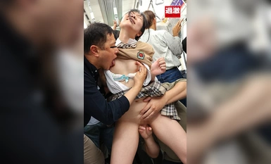 NHDTB-896 Impalement J○ Molester 2 Một cô gái da trắng bị mắc kẹt giữa hai kẻ quấy rối và không thể trốn thoát và bị chặn lỗ trên và dưới.