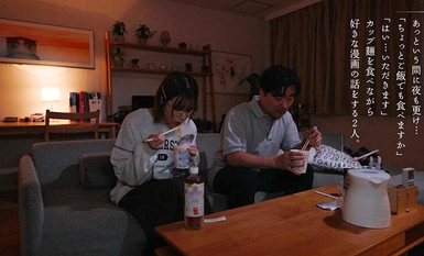 MOON-023 Mai Hanakari menghabiskan masanya untuk melakukan hubungan seks dengan pembantu artis manga yang merupakan seorang gadis berkaca mata yang agak miang.