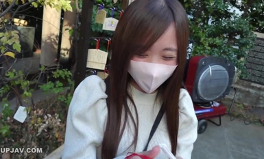 FC2-PPV-4342856 第一枪，面对面！限量至明天！她可爱、听话，像个女孩，但每次被捅，爱液就会溢出，声音和眼神都很淫荡......她是个美丽的荡妇，敏感度极高，一边羞耻一边喷水，还被现场操了两次！