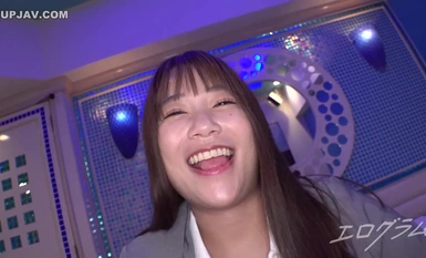 FC2-PPV-4342769 [有限] 身着紧身大胸套装的数学讲师。躲在美丽张扬的同事身后的清醒女孩的压力，在严肃的性爱中烟消云散！