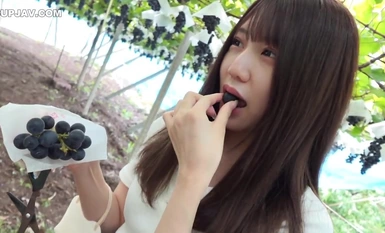 FC2-PPV-4339533 初撮影・顔出し！！本日まで限定！！大自然の中で人目を気にせず大絶叫で絶頂を繰り返す感度抜群の美人変態セラピスト・・・腰をグイグイ動かし変態オヤジを誘うどスケベボディに生中出し！！