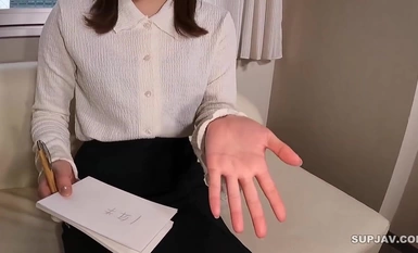 FC2-PPV-4167007 [初撮影]「恥ずかしい、、」と終始照れ笑いしながらも、敏感な身体からは溢れんばかりの愛液が。最後は顔射スレスレの大量発射とお風呂で泡泡手コキ　【特典：高画質版+オナニー】