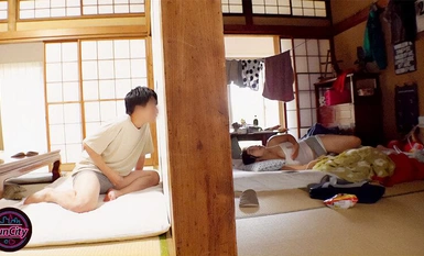 FJIN-013 合算10発抜き！！親の再婚でできた義姉は喪女！だらしないのにエロすぎる無防備巨乳な姉に杭打ち中出しされた僕…星乃夏月