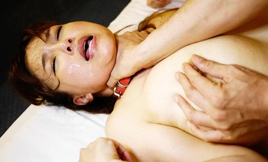 PYU-374 Wanita matang yang cantik memancut semasa hubungan seks yang sengit