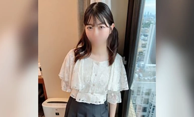 FC2-PPV-4342408 色白女子１９歳。元地下アイドルグループの人気メンバーに生中出しセックス！イチャイチャしてたら濡れまくりまさかの大量潮吹きに恥じらう姿。挿入した瞬間にとろけちゃう敏感体質！