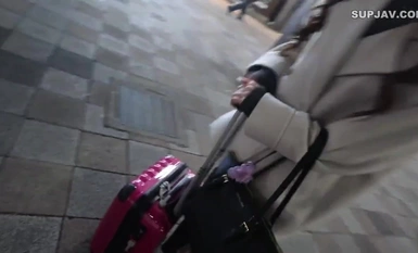 FC2-PPV-4335500 Terhad kepada 500 mata sehingga 21/3 [Menonton melancap, 18 tahun] Daripada menunjukkan melancap. Creampie yang sangat menarik di kawasan desa yang menawan di Prefektur Gunma.