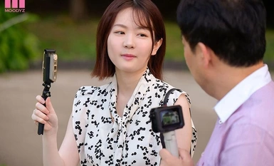 MIDV-626 完璧フィギュア体型美少女とオジさんぽ後、お泊まりデート！翌朝まで生々ハメ撮りで中年テクに溺れイカされ続けた日 水卜さくら