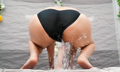 DVMM-076 顔出しMM号 水泳部限定 ザ・マジックミラー 競泳水着編 デカ尻女子大生が先っぽ1cm挿入のディルド空気イスに挑戦！寸止めに耐えきれずに一気に奥まで挿入でビクンビクン大絶頂！大量潮吹きしながら腰振りイキが止まらない！！