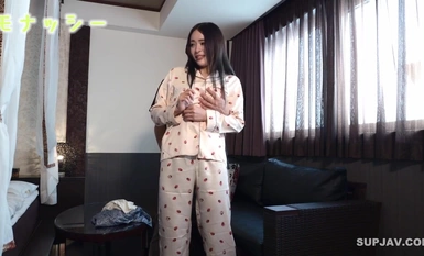 FC2-PPV-4340191 [睡衣★梦し] 睡衣でおやま ♥ 在旅行社工作的超级美女 ♥ 驱魔人也很惊讶！她是一个拥有美丽容颜和姣好身材的美女。