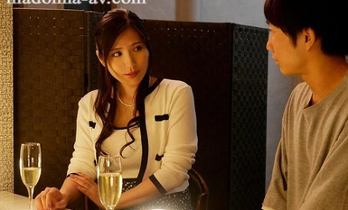 [모자이크 파괴] JUQ-591 엄마 친구의 권유로 시작한 매칭 앱으로 '연하남'을 함께 달콤하게 길들이다. (JUQ-591)