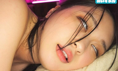 BEAF-110 セフレとその友達に2穴メチャクチャに犯●れる変態マジキチヤバ交尾ww めちゃかわビンカン体質変態ベーシスト人生初の肛門3P！！ アナル調教済み肉便器 ナツキちゃん20歳