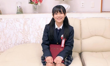 SKMJ-485 3分前まで女子○校生！～2024年～卒業式直後にガチナンパ！生まれて初めての素股体験！クリトリスがデカチンと擦れ合って我慢出来ずにヌルっと生挿入！そのまま人生初の生中だし！！