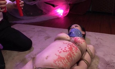 CMC-307 Seorang wanita yang bertukar menjadi pelacur ternakan Tidak berpuas hati dengan melancap perhambaan diri, seorang awek yang sudah berkahwin mendapati dia menelefon