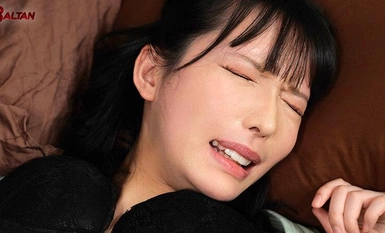 BACJ-101 Wanita yang terbaring keletihan di taman itu sebenarnya adalah perempuan murahan sesat dengan ketagihan seks yang sedang menunggu untuk dibawa pulang, Mion Usami.