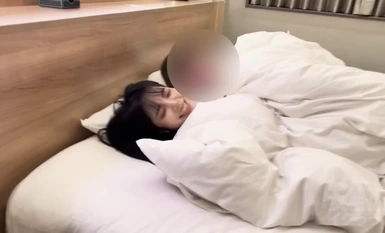 FC2-PPV-4332599 【禁止使用保險套】在裸照中被允許仔細拍攝性姿勢後，我們進行了輕鬆的原始性愛！最後，連續射精，沒有間斷！ [連續射精2次]