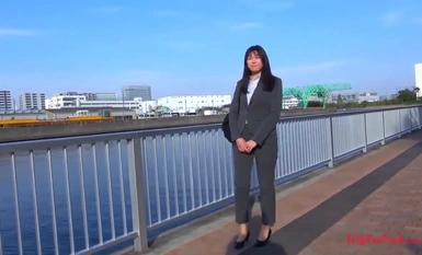 FC2-PPV-4329852 美丽的淡粉色阴部。高大而清醒的上班族，并不清纯。已售罄。