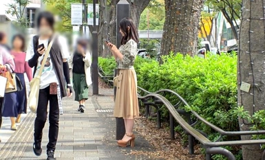 SIRO-5238 [这个差距太惊人了！这是我们第一次看到这位纯洁无暇的接待员！温柔笑容背后隐藏着一个压抑女孩的原始情欲，不容错过！ 第一次拍摄] AV 应用上线 → AV 体验拍摄 2121