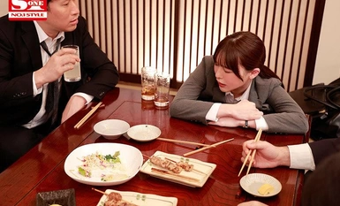 SONE-108 相部屋NTR 絶倫上司と新入社員が朝から晩まで、不倫セックスに明け暮れた出張先の夜。 黒島玲衣