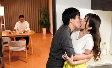 NKKD-325 哭泣的NTR 一個關於失去夢想回到鄉村的浪人，在他的寄宿處與已婚婦女發生性關係，同時後悔與波多野結衣分手的故事。