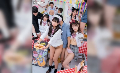 HUNTC-187 3年C組の文化祭の模擬店は時間停止カフェ2 いつでもストップ！いつでもセクハラできる時間停止カフェはパンチラ見てもおっぱい触ってもキスしても