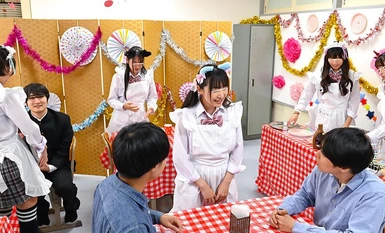 HUNTC-187 3年C組の文化祭の模擬店は時間停止カフェ2 いつでもストップ！いつでもセクハラできる時間停止カフェはパンチラ見てもおっぱい触ってもキスしても