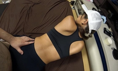 OKL-002 渚美月神聖運動服 健身小姐兼SNS網紅的美感極高的運動服！ ！請欣賞與我們生活在不同世界的高級女孩的美麗臀部、恥丘和腋窩的特寫鏡頭！ ！健身妹的大腿、屁股，甚至還尿在衣服上！ ！完全貼合身體的服裝輪廓超特寫鏡頭