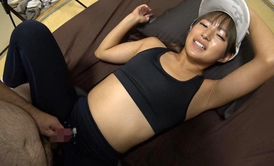 OKL-002 渚美月神聖運動服 健身小姐兼SNS網紅的美感極高的運動服！ ！請欣賞與我們生活在不同世界的高級女孩的美麗臀部、恥丘和腋窩的特寫鏡頭！ ！健身妹的大腿、屁股，甚至還尿在衣服上！ ！完全貼合身體的服裝輪廓超特寫鏡頭