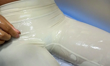 OKL-002 渚美月神聖運動服 健身小姐兼SNS網紅的美感極高的運動服！ ！請欣賞與我們生活在不同世界的高級女孩的美麗臀部、恥丘和腋窩的特寫鏡頭！ ！健身妹的大腿、屁股，甚至還尿在衣服上！ ！完全貼合身體的服裝輪廓超特寫鏡頭