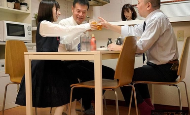 DRPT-055 隣の部屋にパパがいるのに全裸でおじさん部下に迫りベロチュウ騎乗位で強●中出しさせるちびっこ痴女 泉りおん 由良かな