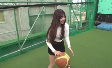 FC2-PPV-4330270 【無/初撮り】学校のマドンナ！親友の彼女をNTR、スポッチャで遊んでいる最中に興奮し野外でそのまま巨根を挿入。※特典付き