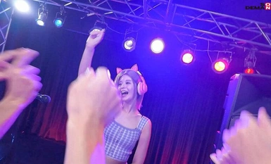 SUWK-014 SNS에서 대유행! 팬에게 가슴을 주무른 금발 미녀 DJ의 섹스 동영상이 너무 심해 문제가 되고 있습니다. 月乃ルナ